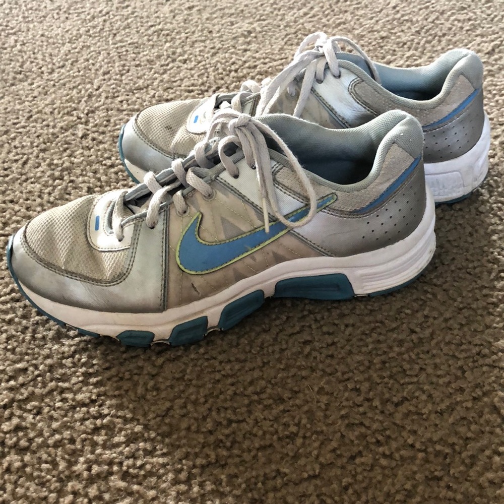 ✨Donating soon✨Nike tennis shoes